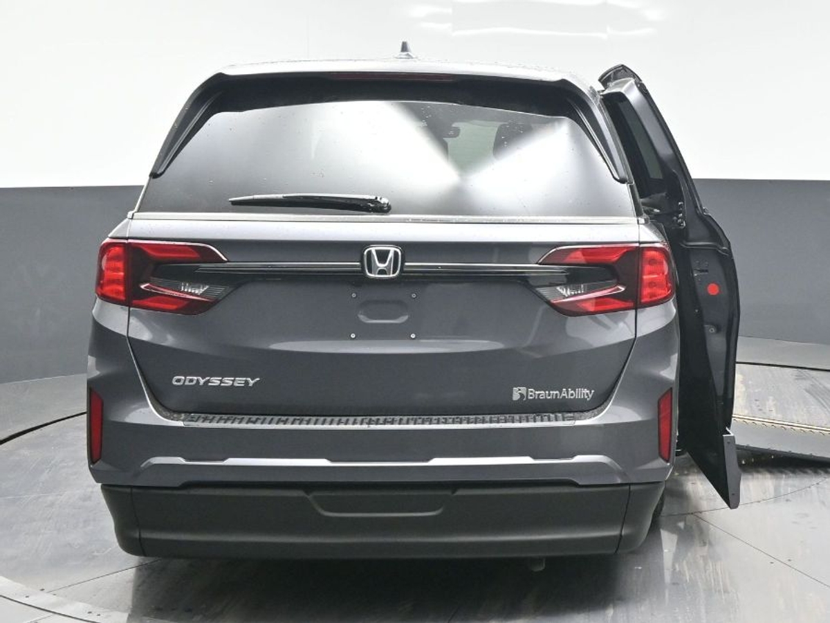 Grey Honda Odyssey image number 5