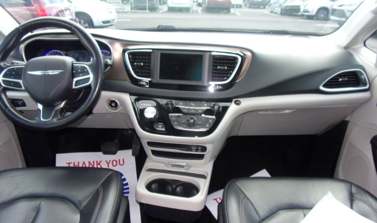 White Chrysler Pacifica image number 8
