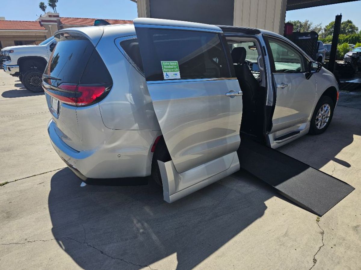 2024 CHRYSLER PACIFICA - Image 5