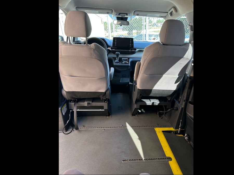 Used 2021 Toyota Sienna Hybrid LE - Vantage Mobility Commercial Side Entry Entry In Floor Manual Ramp