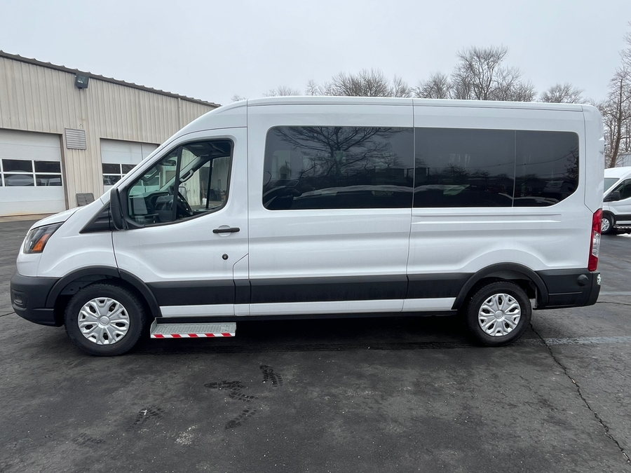 White Ford T350 image number 4