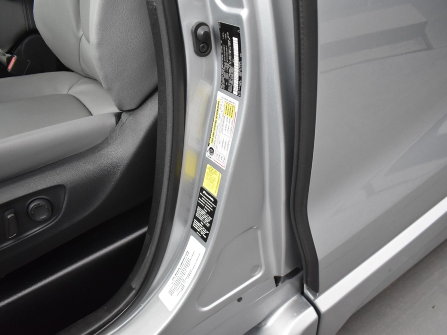 New 2025 Toyota Sienna Hybrid XLE Base - BraunAbility Side Entry Entry Fold Out Automatic Ramp