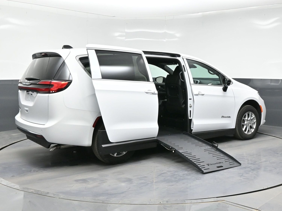White Chrysler Pacifica image number 6
