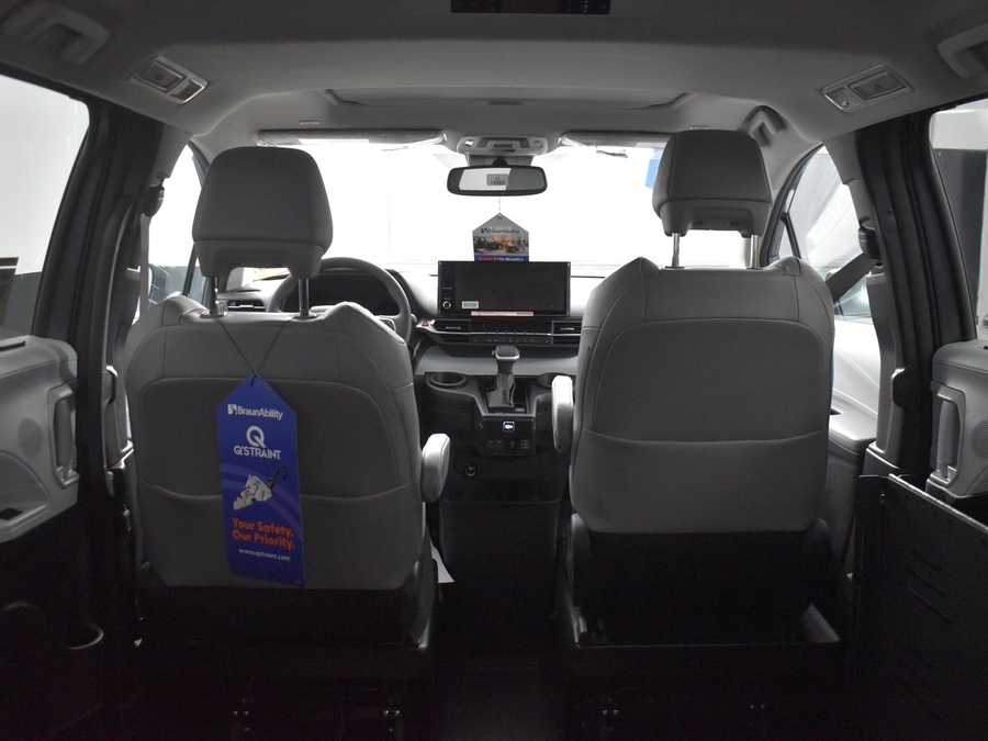 New 2025 Toyota Sienna Hybrid XLE Base - BraunAbility Side Entry Entry Fold Out Automatic Ramp