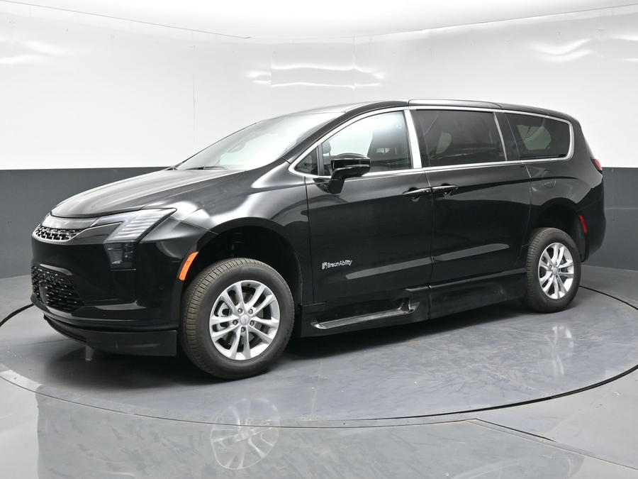 New 2027 Chrysler Pacifica Select Plus - BraunAbility Side Entry Fold Out Automatic Ramp
