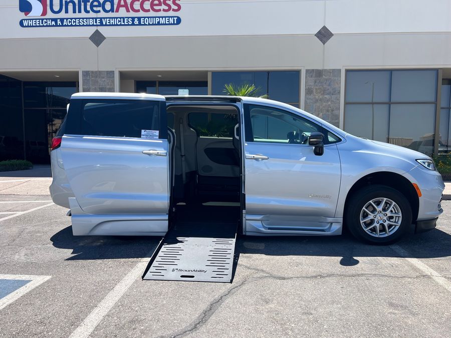 Used 2024 Chrysler Pacifica Touring L - BraunAbility Side Entry Entry Fold Out Automatic Ramp
