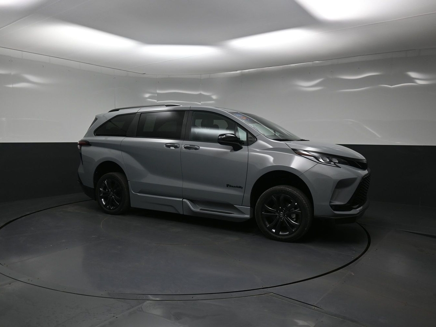 New 2026 Toyota Sienna Hybrid XSE Sport - BraunAbility Side Entry In Floor Automatic Ramp