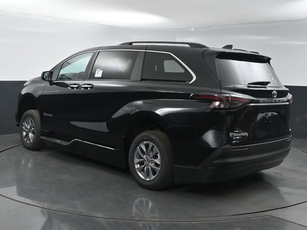 2025 TOYOTA SIENNA - Image 5