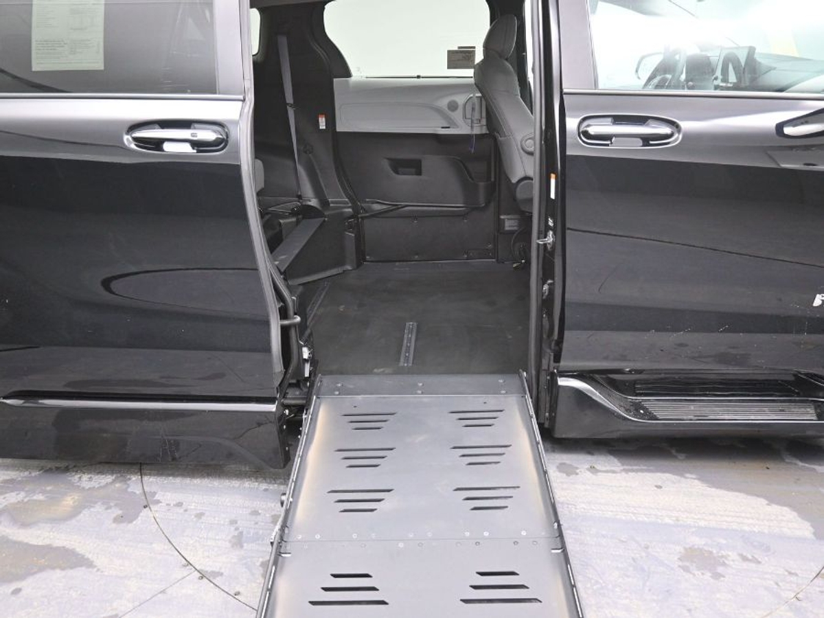 2025 TOYOTA SIENNA - Image 12