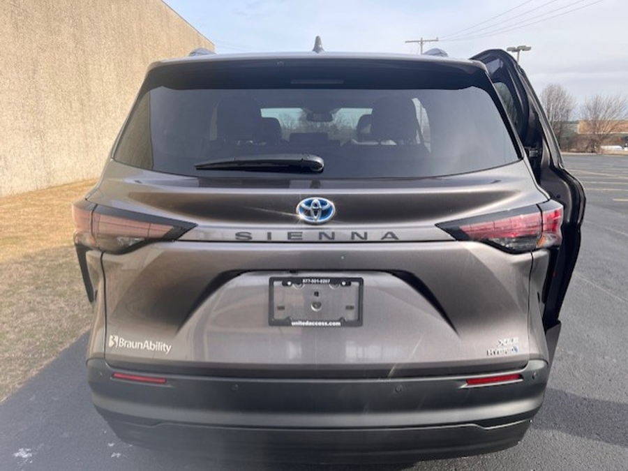 Used 2024 Toyota Sienna Hybrid XLE Plus - BraunAbility Side Entry Entry Fold Out Automatic Ramp