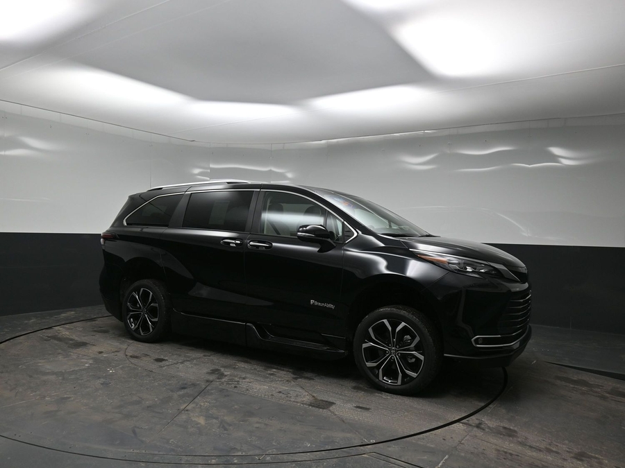 New 2025 Toyota Sienna Hybrid Platinum - BraunAbility Side Entry Entry Fold Out Automatic Ramp