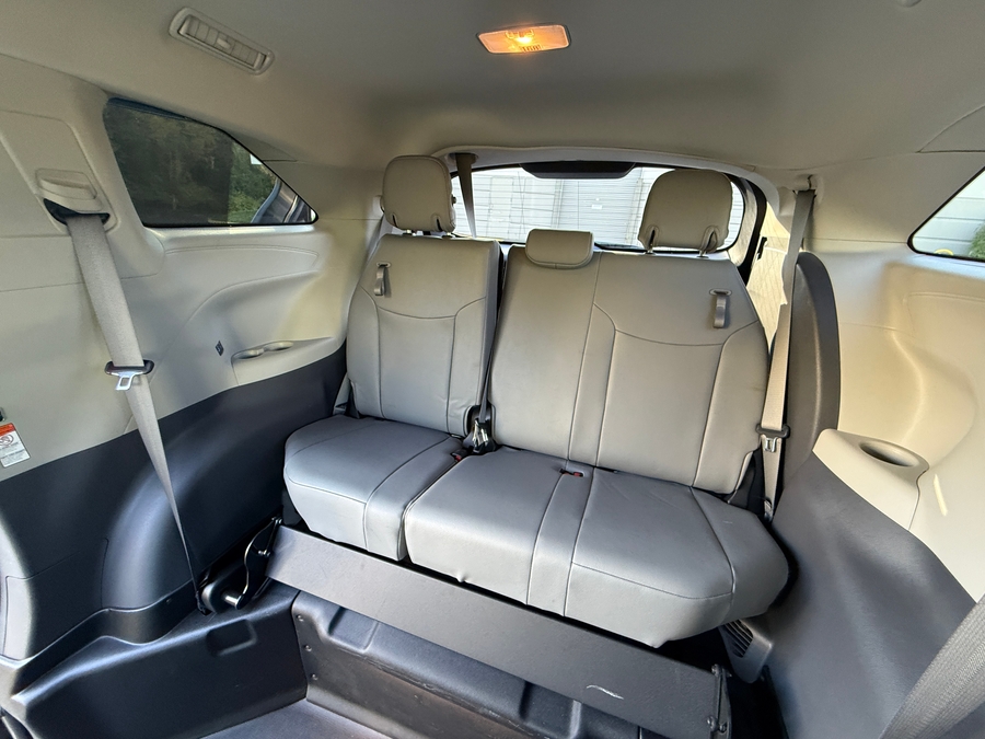 Used 2024 Toyota Sienna Hybrid XLE Base - BraunAbility Side Entry In Floor Automatic Ramp