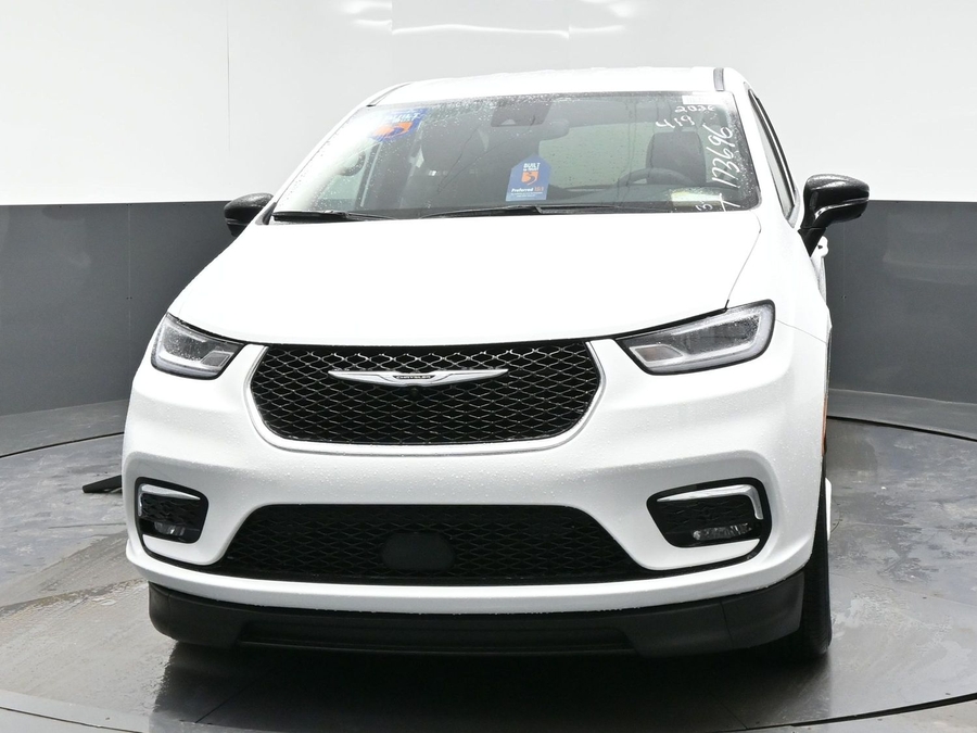 White Chrysler Pacifica image number 1