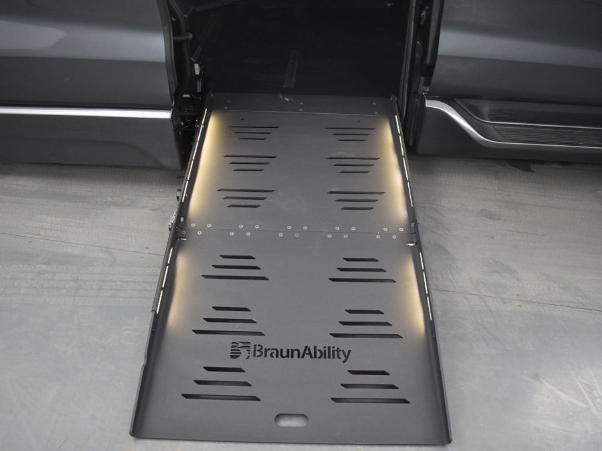 2025 TOYOTA SIENNA - Image 11