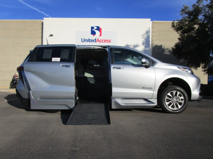 Used 2024 Toyota Sienna Hybrid XLE Base - BraunAbility Side Entry Entry Fold Out Automatic Ramp