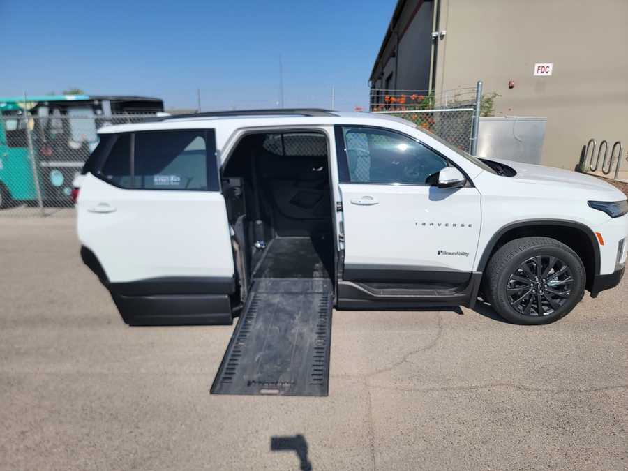 Used 2023 Chevrolet Traverse 2LT - BraunAbility Side Entry In Floor Automatic Ramp