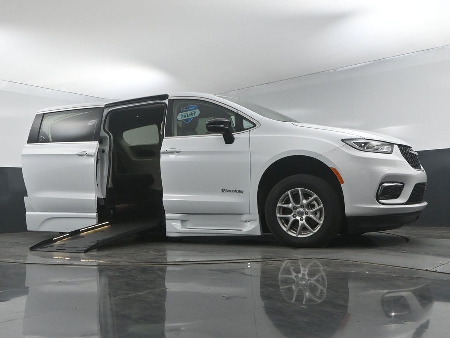 Used 2024 Chrysler Pacifica Touring L - BraunAbility Side Entry Entry Fold Out Automatic Ramp