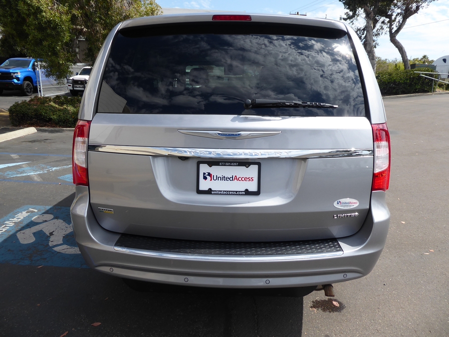 Used 2016 Chrysler Town and Country Limited Platinum - VMI Side Entry In Floor Automatic Ramp