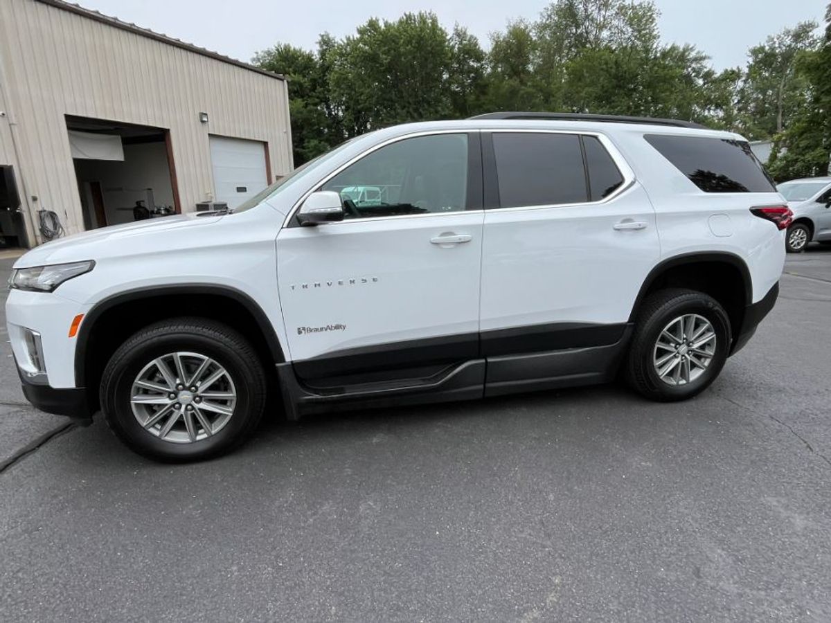 2023 CHEVROLET TRAVERSE - Image 2