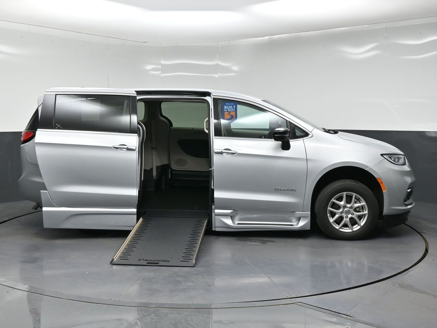 Used 2024 Chrysler Pacifica Touring L - BraunAbility Side Entry In Floor Automatic Ramp