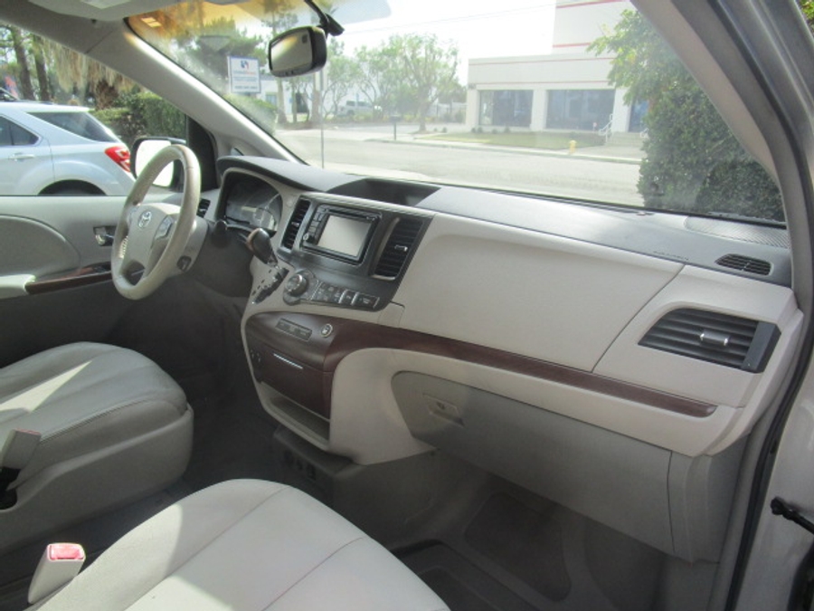 Used 2014 Toyota Sienna XLE - BraunAbility Side Entry Fold Out Automatic Ramp