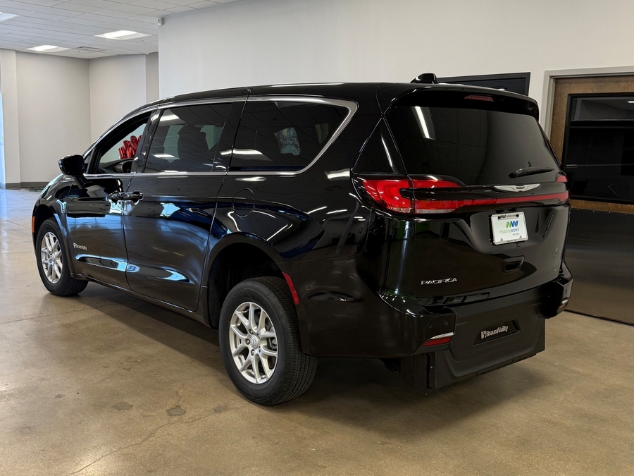Número de imagen Chrysler Pacifica negro 7