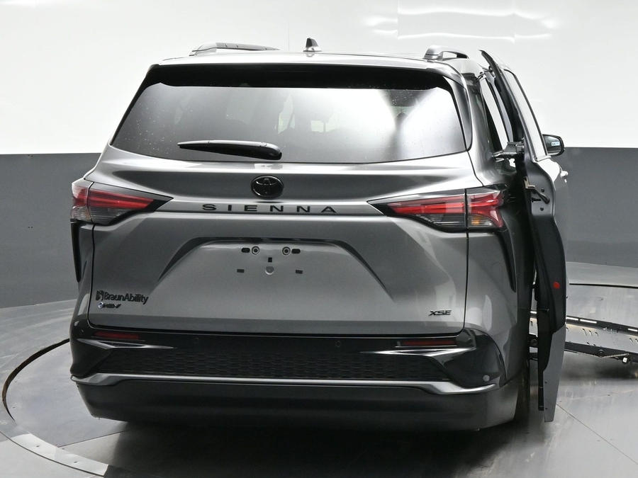 New 2026 Toyota Sienna Hybrid XSE Sport - BraunAbility Side Entry Fold Out Automatic Ramp