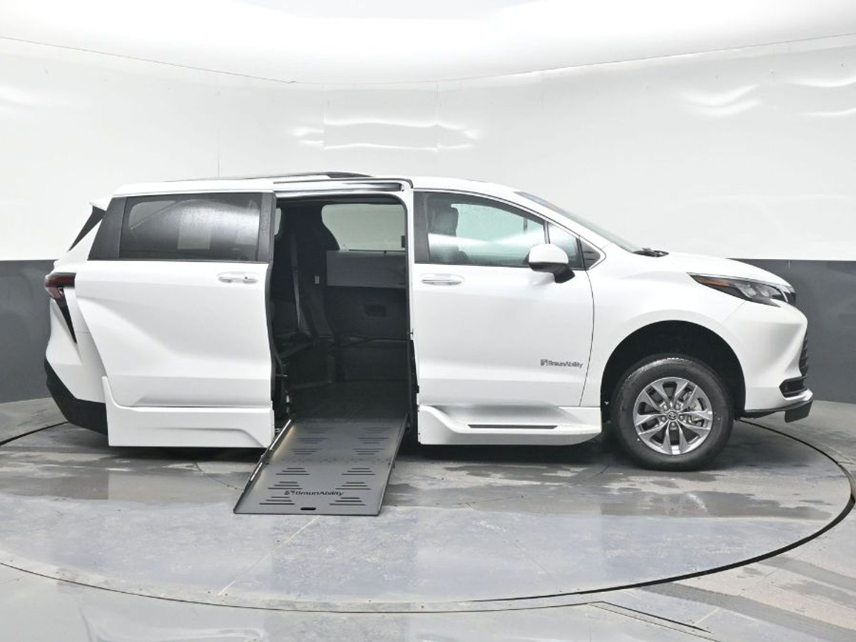 2025 TOYOTA SIENNA - Image 5