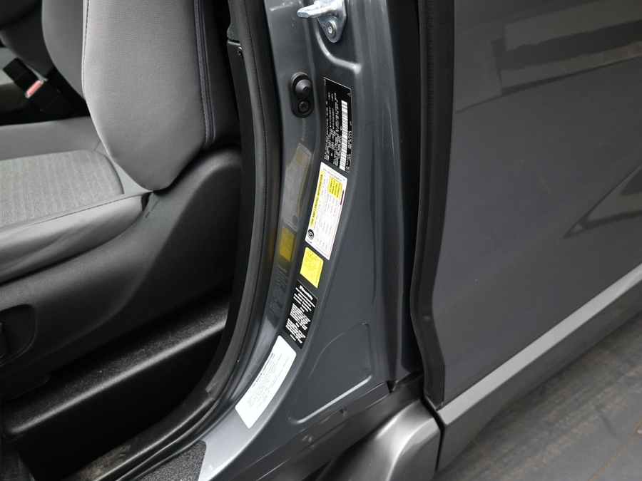 New 2026 Toyota Sienna Hybrid LE - BraunAbility Side Entry Fold Out Automatic Ramp