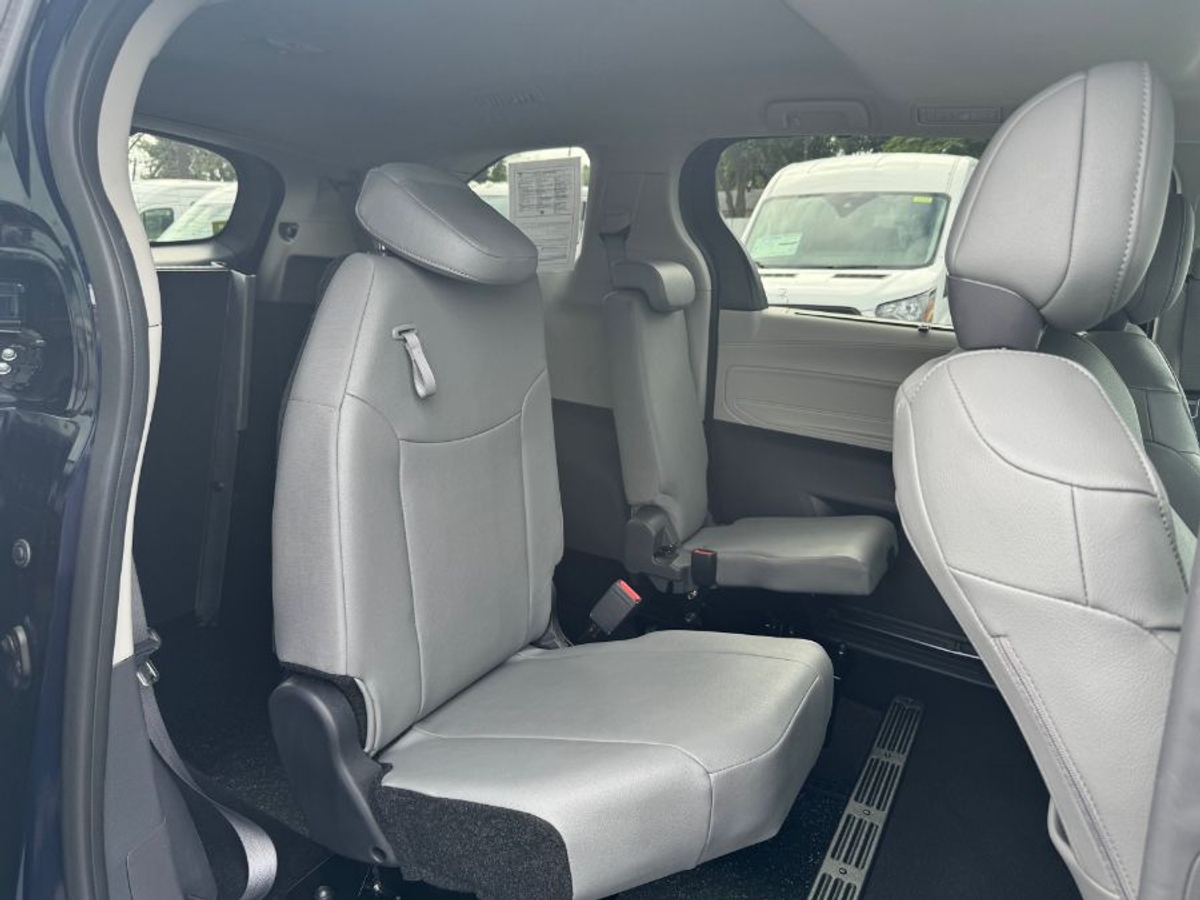 2024 TOYOTA SIENNA - Image 9