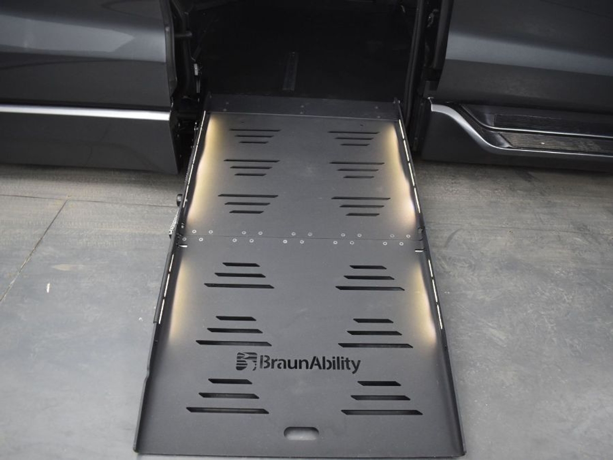 2025 TOYOTA SIENNA - Image 11