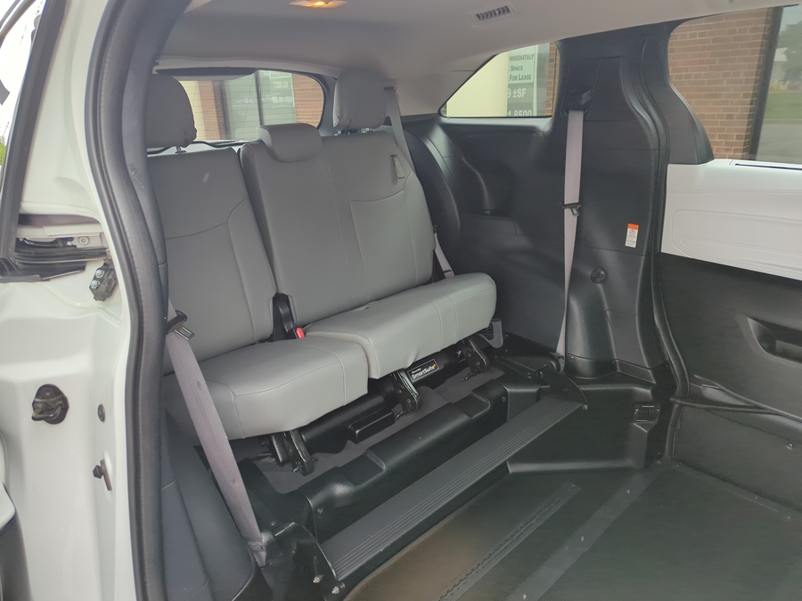 Used 2025 Toyota Sienna Hybrid XLE - BraunAbility Side Entry In Floor Automatic Ramp