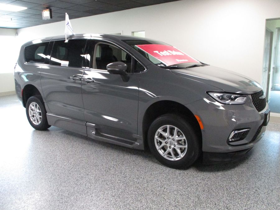 Used 2023 Chrysler Pacifica Touring L - BraunAbility Side Entry Entry Fold Out Automatic Ramp