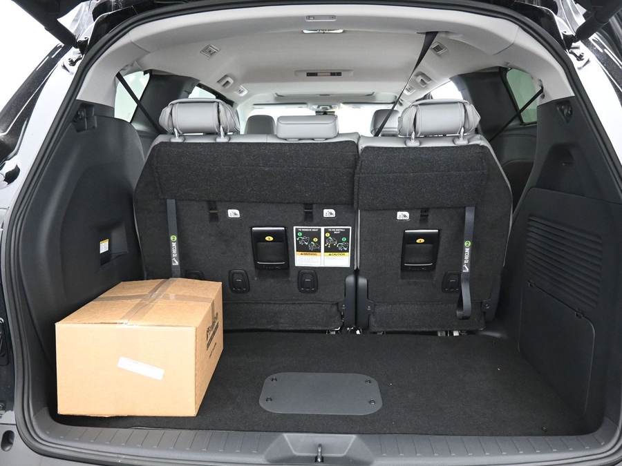 Black Toyota Sienna image number 13