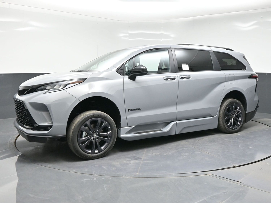 New 2026 Toyota Sienna Hybrid XSE Sport - BraunAbility Side Entry Fold Out Automatic Ramp