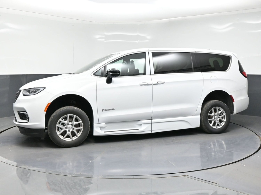 White Chrysler Pacifica image number 2