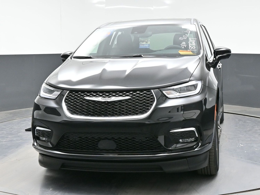 Black Chrysler Pacifica image number 1