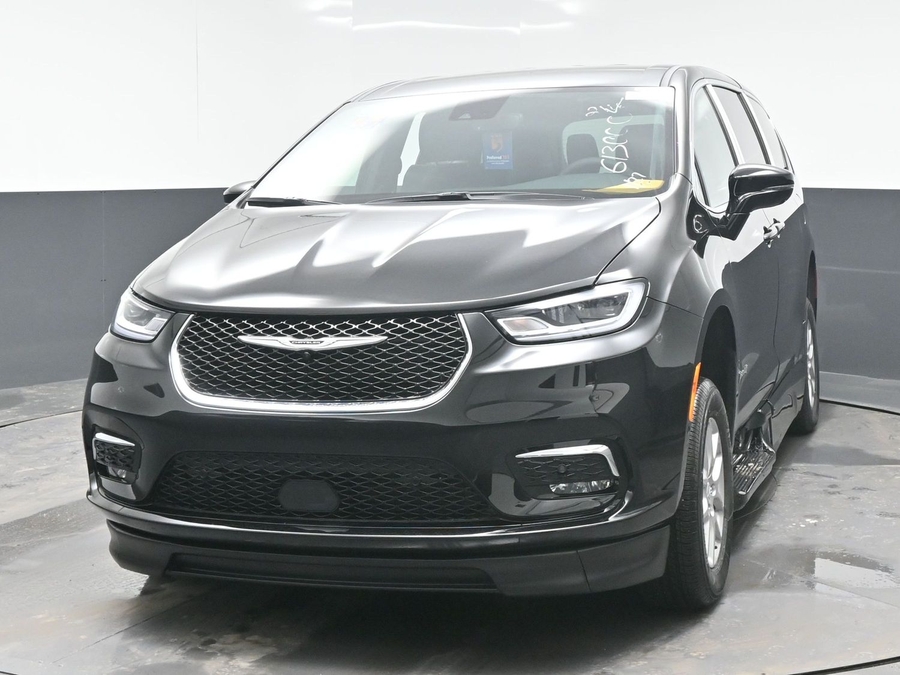 Black Chrysler Pacifica image number 1