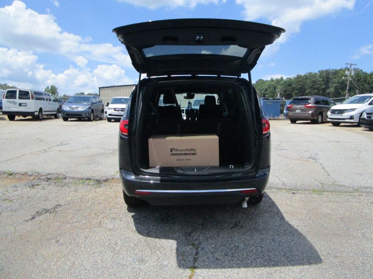 2025 CHRYSLER PACIFICA - Image 10