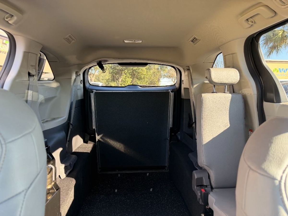 2024 TOYOTA SIENNA - Image 11