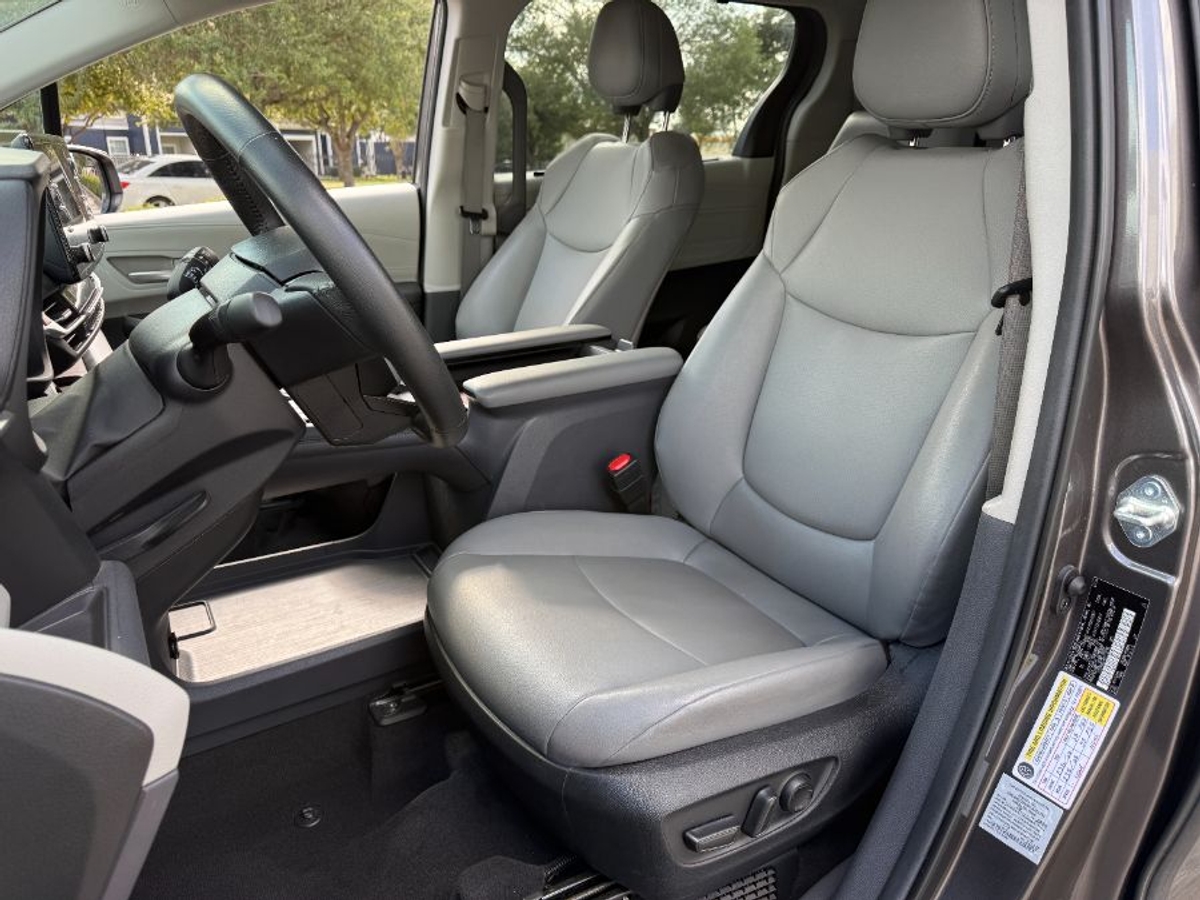 2024 TOYOTA SIENNA - Image 11