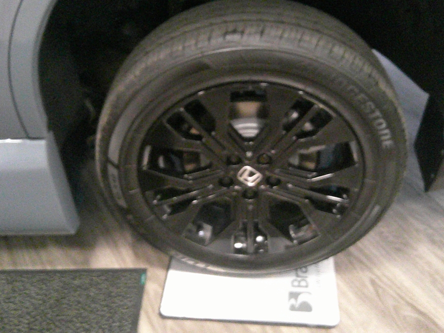 Grey Honda Odyssey image number 13