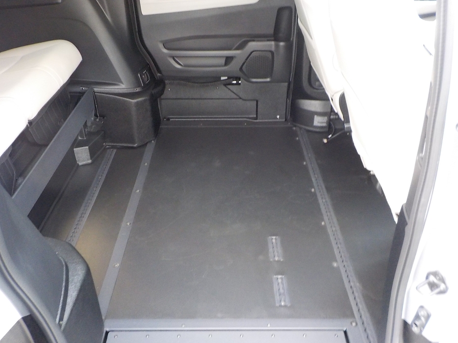 Silver Honda Odyssey image number 41