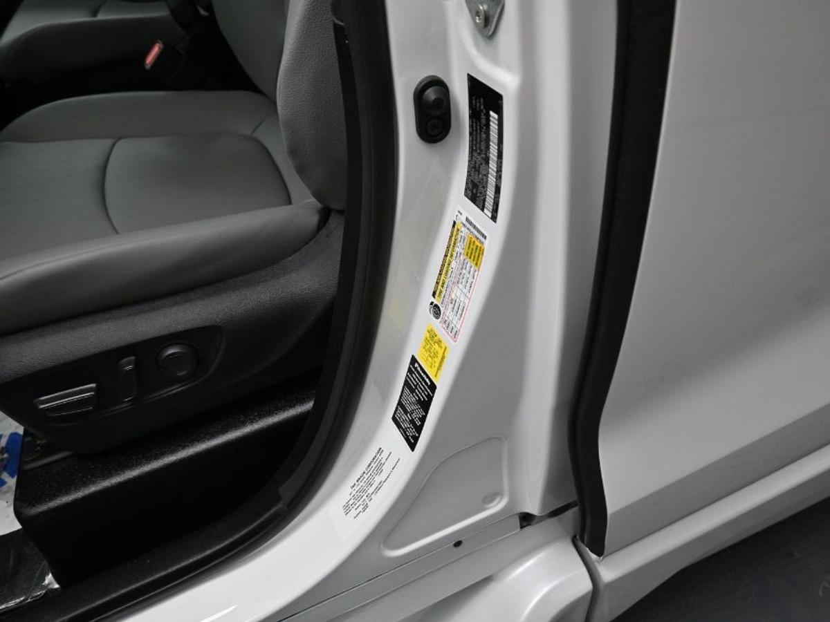 2025 TOYOTA SIENNA - Image 16