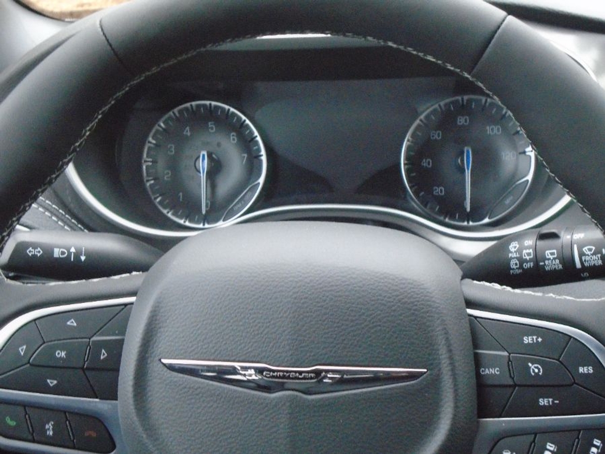 White Chrysler Pacifica image number 6