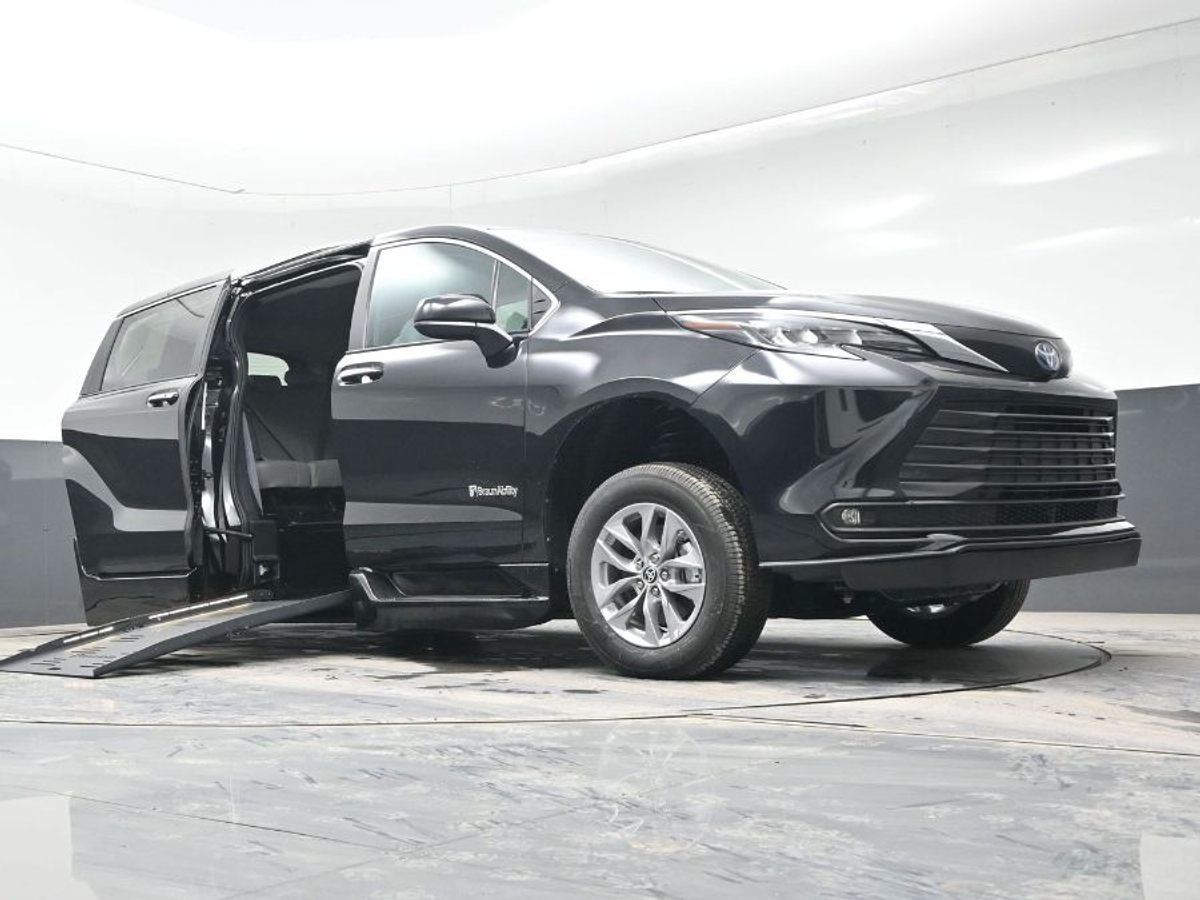 2025 TOYOTA SIENNA - Image 19