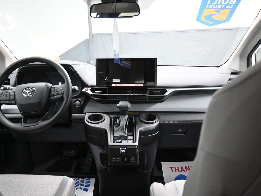 New 2025 Toyota Sienna Hybrid LE - BraunAbility Side Entry Entry Fold Out Automatic Ramp