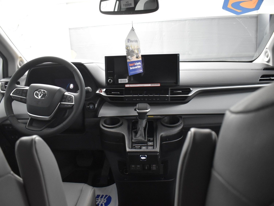 New 2025 Toyota Sienna Hybrid XLE Plus - BraunAbility Side Entry Entry Fold Out Automatic Ramp