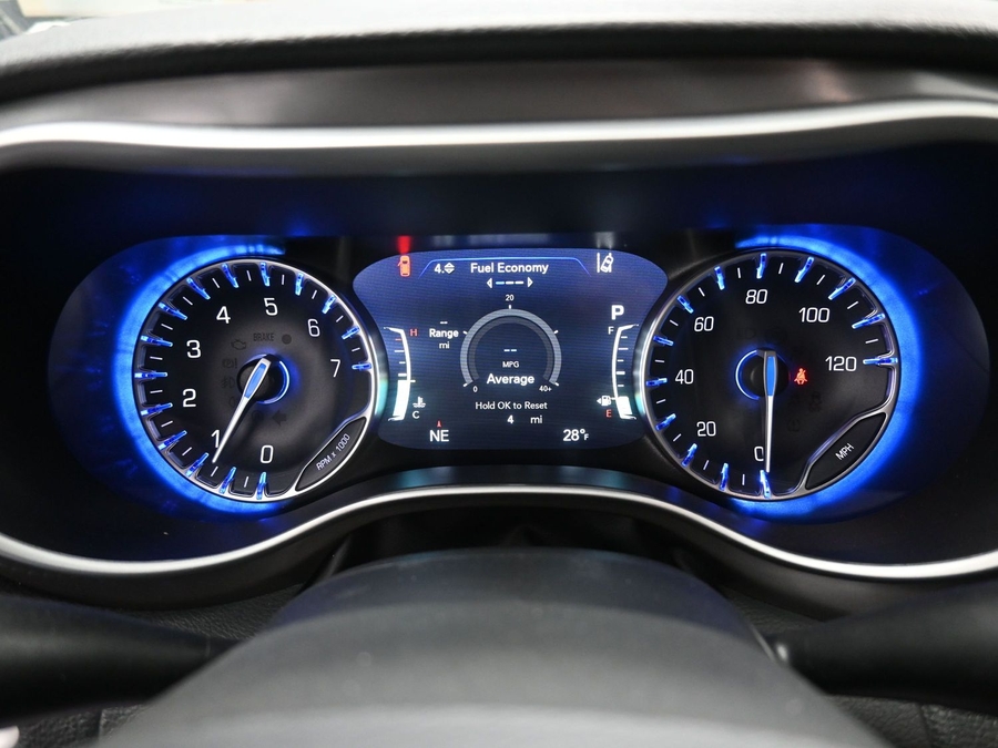 Black Chrysler Pacifica image number 15