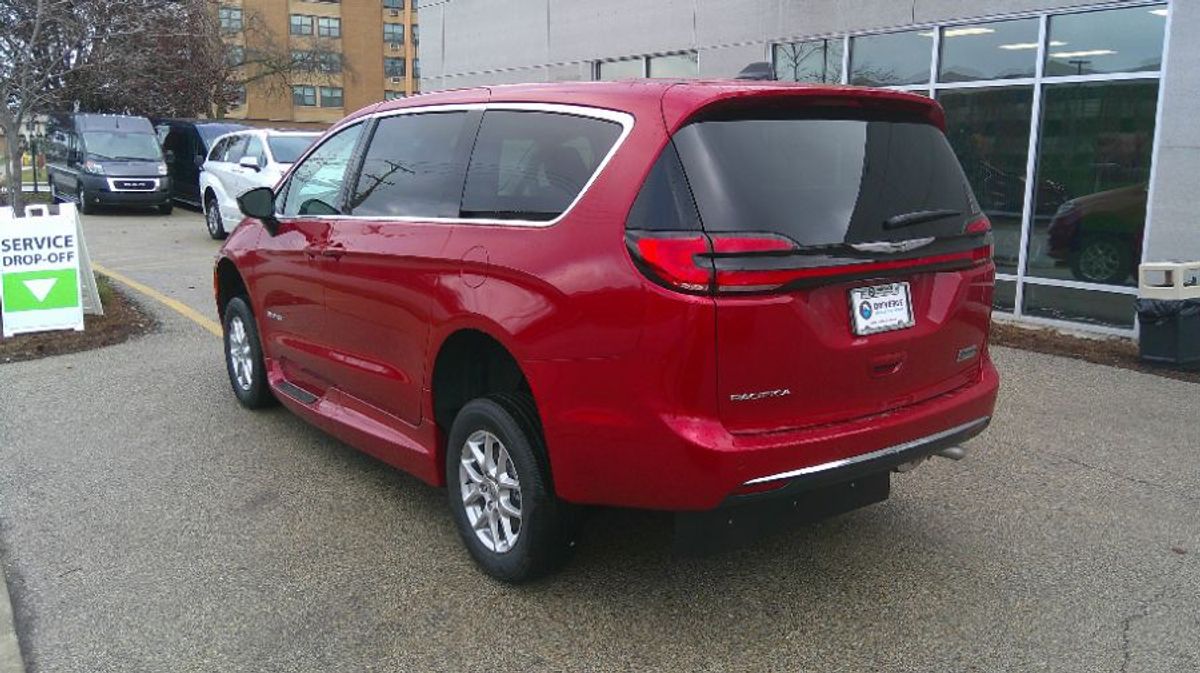 2024 CHRYSLER PACIFICA - Image 5